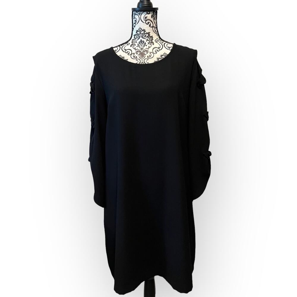 Roz & Ali Black Shift Mini dress with Bow Detail along arm sz 16